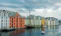 Architektur-Jugendstil-Haeuser-Alesund-Boot-Norwegen-C_SAM_1232